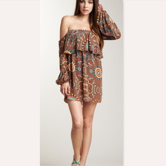 Anthropologie Dresses & Skirts - Judith March Anthropologie bohemian off-shoulder mini dress S